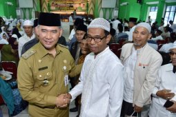 Fasha berbagi pengalaman dengan calon haji Kota Jambi