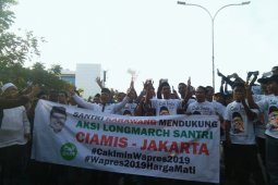 "Long march" santri disambut takbir di Karawang