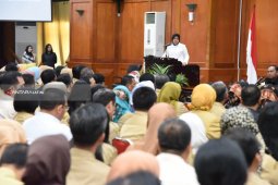 Risma Tekankan OPD Surabaya Pahami Alur Pengadaan Barang dan Jasa