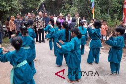 Ribuan wisatawan padati ritual "taber laot" di  Pantai Keranji