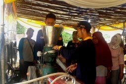 Gelar teknologi perikanan bekali pengunjung cara bikin pakan