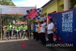 Penjelajah sepeda nusantara disambut tradisi Lawang Sekepeng