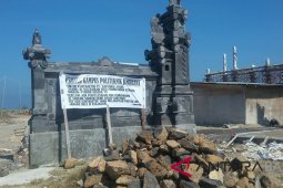 Pemasok material proyek Poltek Jembrana tagih bayaran lewat spanduk