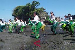 Jelang Festival Tanah Lot, ratusan penari lakukan "Nunas Pasupati"