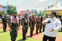 Bupati upah-upah prajurit yang mau ke Papua