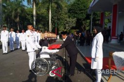 Wagub Babel terharu saksikan siswa disabilitas kibarkan bendera