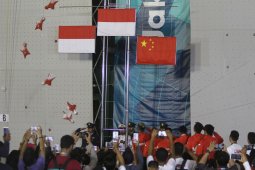 Polres Bangli bagikan ratusan bendera merah putih
