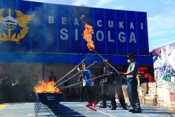 Bea dan cukai Sibolga musnahkan BKC ilegal