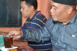 Iwan Sumadi alias "Ahmad Dhani" ingin mencaleg