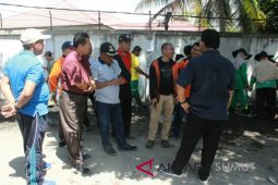 Bupati dan kepala SKPD gotong royong bersama