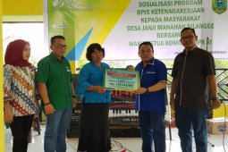 BPJS Ketenagakerjaan Padangsidimpuan serahkan klaim JKK 109 juta lebih