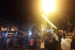 Panser terbalik akibatkan kemacetan panjang
