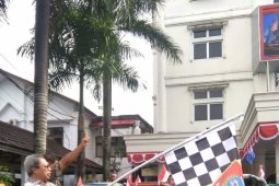 Peserta SIDAYR keliling ambon gunakan becak