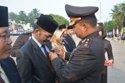 Aubade dan pemberian satya lencana