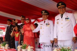 Karnaval kenderaan hias - defile ramaikan HUT-RI di Tapsel