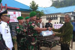 Warga perbatasan serahkan senjata rakitan