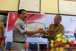 BUMN Hadir - Jasa Raharja serahkan bantuan 501 buku