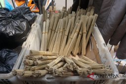 Penjualan tusuk sate di Bandung meningkat
