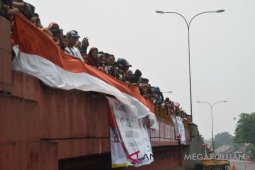Ratusan warga Pantura tumpah menyaksikan balap sepeda