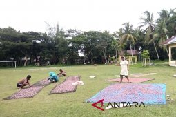 Masyarakat Singkil panen udang sabu