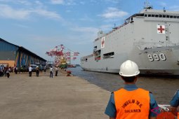 KRI dr. Soeharso opens for public, cadets visit schools