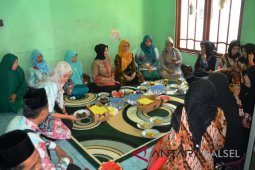 Ketua PKK Batola  anjangsana ke Pemondokan Kafilah