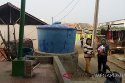 Warga pesisir Bekasi beli air dari Cilincing