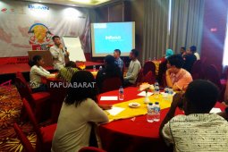 Peserta SMN Papua Barat dibekali teknik menulis