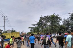 Aksi demo sopir angkutan batubara sempat memanas