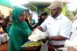 BUMN Hadir- PTPN Holding sediakan 522 paket sembako murah