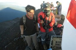 TNKS bekali pendaki Kerinci kantong sampah