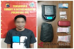Pengedar simpan tiga paket narkotika di rumahnya