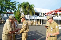 13 ASN Batola terima penghargaan Bupati