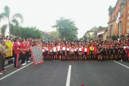 Bupati Suwirta lepas peserta jalan santai HUT RI