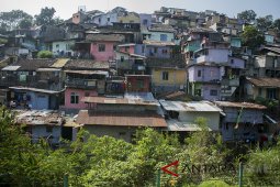 Berwisata di Kampung Pelangi 200 Bandung