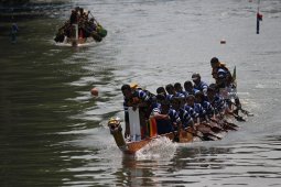 Lomba Dayung Perahu Naga