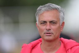 Mourinho dapat dukungan fans setelah bekuk Burnley 2-0