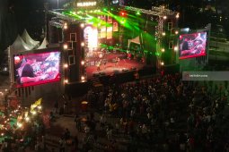 Eet dan Gilang Menghentak Panggung "Jazz Traffic"