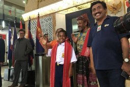 Panglima TNI Berikan Beasiswa Kepada Joni