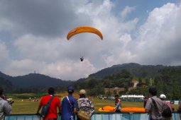 Paralayang Mulai Pertandingkan Nomor Lintas Alam