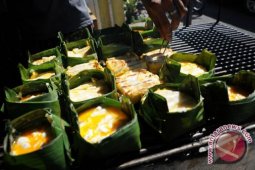 Pempek lenggang terbesar cetak rekor MURI