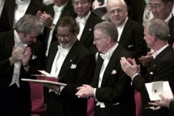 Peraih hadiah Nobel V.S. Naipaul meninggal di usia 85 tahun