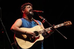 Perfomance Raghu Dixit Project