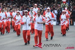 Presiden Jokowi sambut obor Asian Games di Istana
