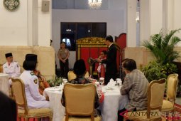 Joni Gala dapat rumah dan sepeda dari Presiden Jokowi