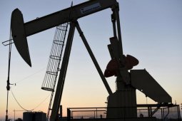 Harga minyak lanjutkan kenaikan, jumlah rig AS turun