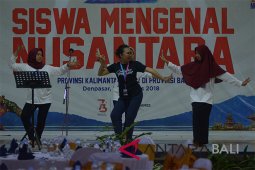 Peserta  SMN Kaltim belajar toleransi di Bali