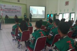 BUMN Hadir - Peserta SMN Sulteng kunjungi Pelabuhan Tanjung Pandan