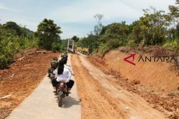Bupati Landak minta pemdes tingkatkan infrastruktur