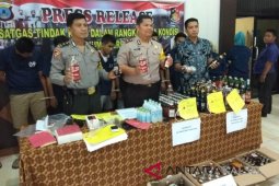 Polres HSS amankan tiga penjual dan ratusan botol miras